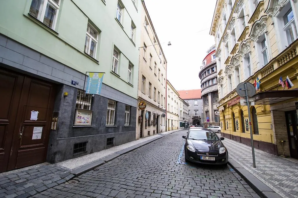 Ruterra Red Roofs View With Garage Lejlighed Prag