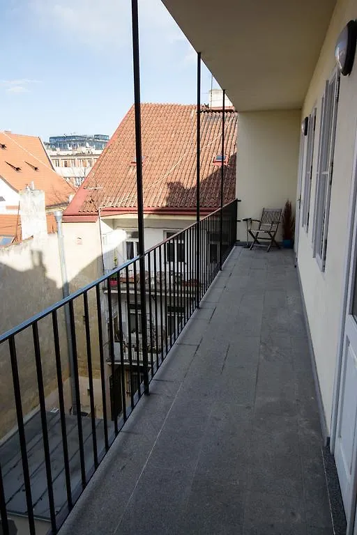 Ruterra Red Roofs View With Garage Lejlighed Prag