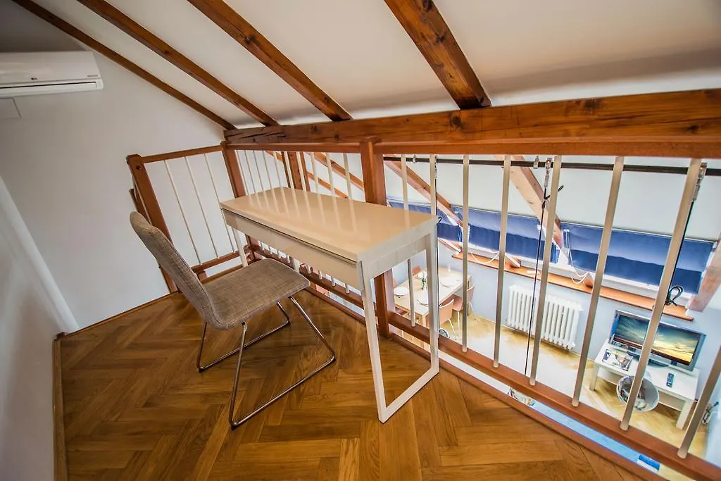 Ruterra Red Roofs View With Garage Lejlighed Prag