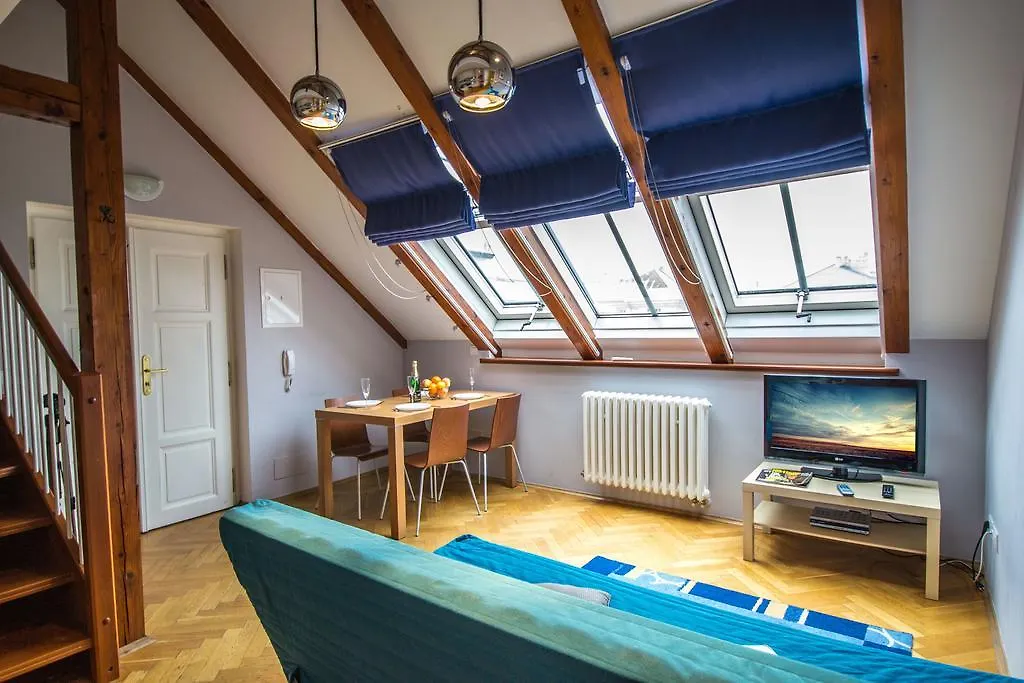 Ruterra Red Roofs View With Garage Lejlighed Prag